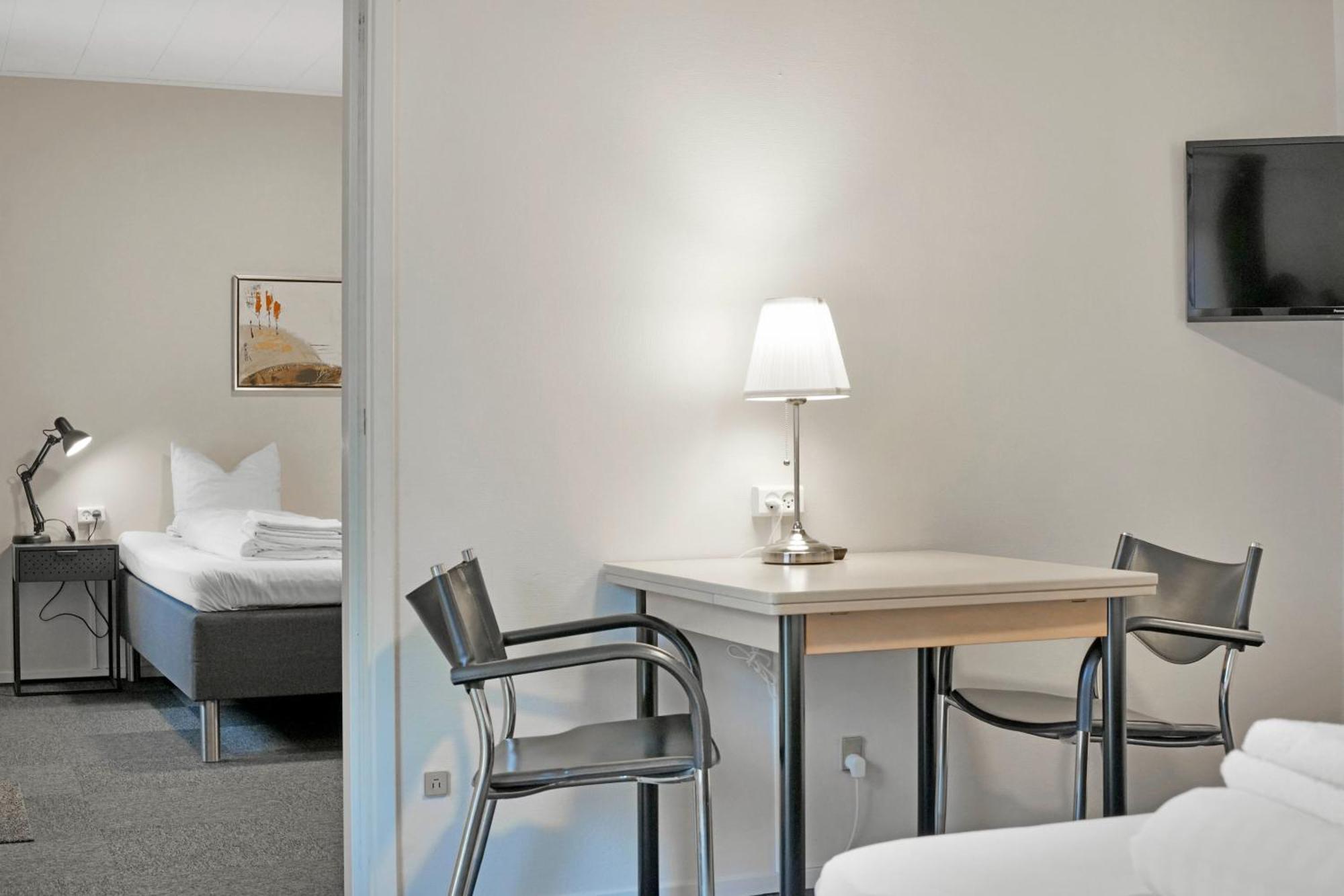 Hotel Varde Bagian luar foto