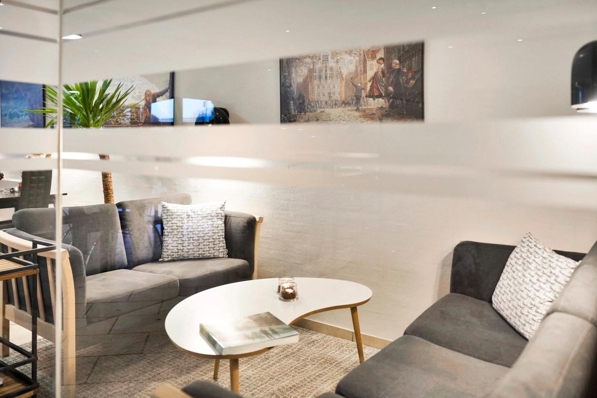 Hotel Varde Bagian luar foto