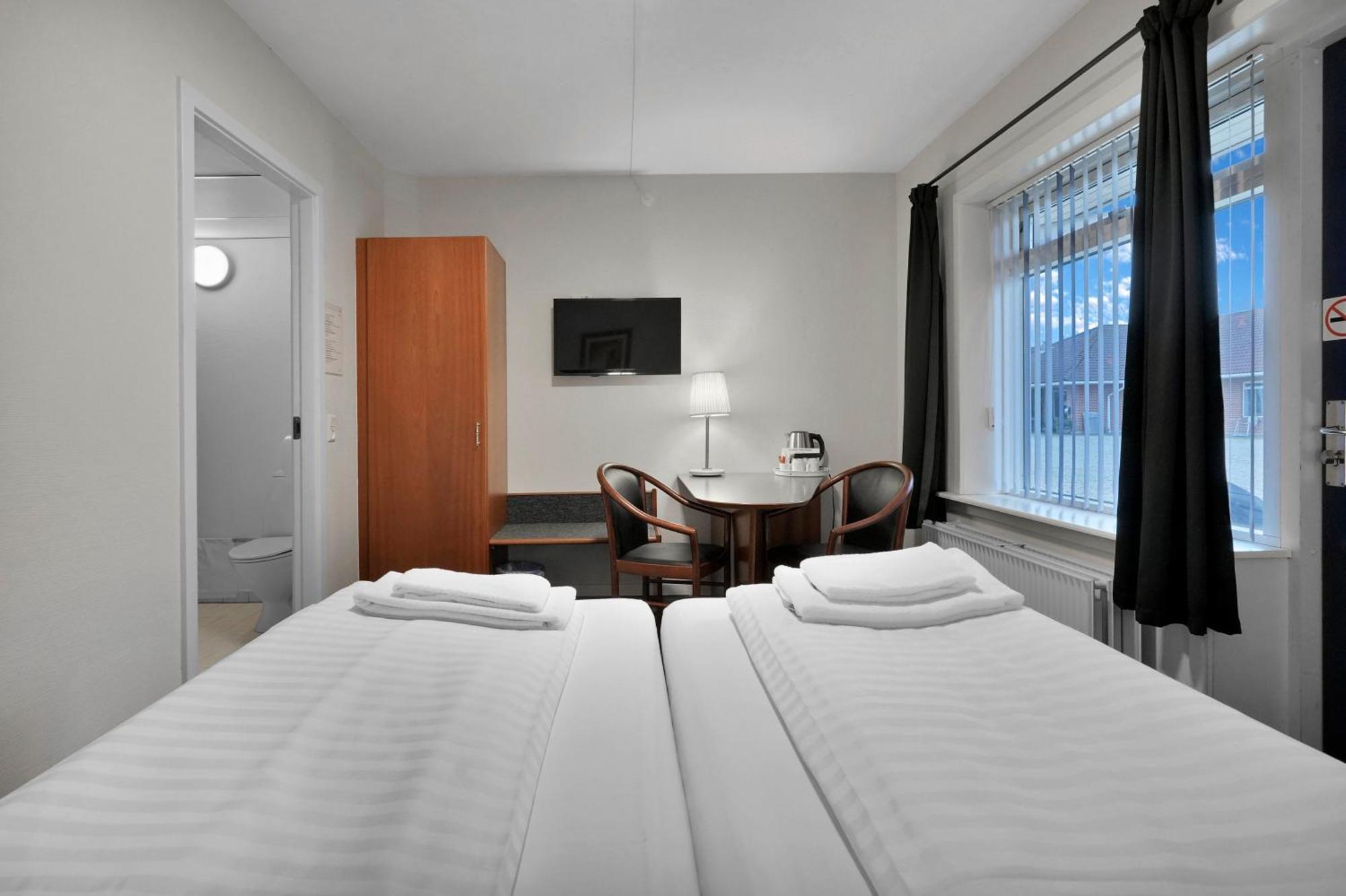 Hotel Varde Bagian luar foto