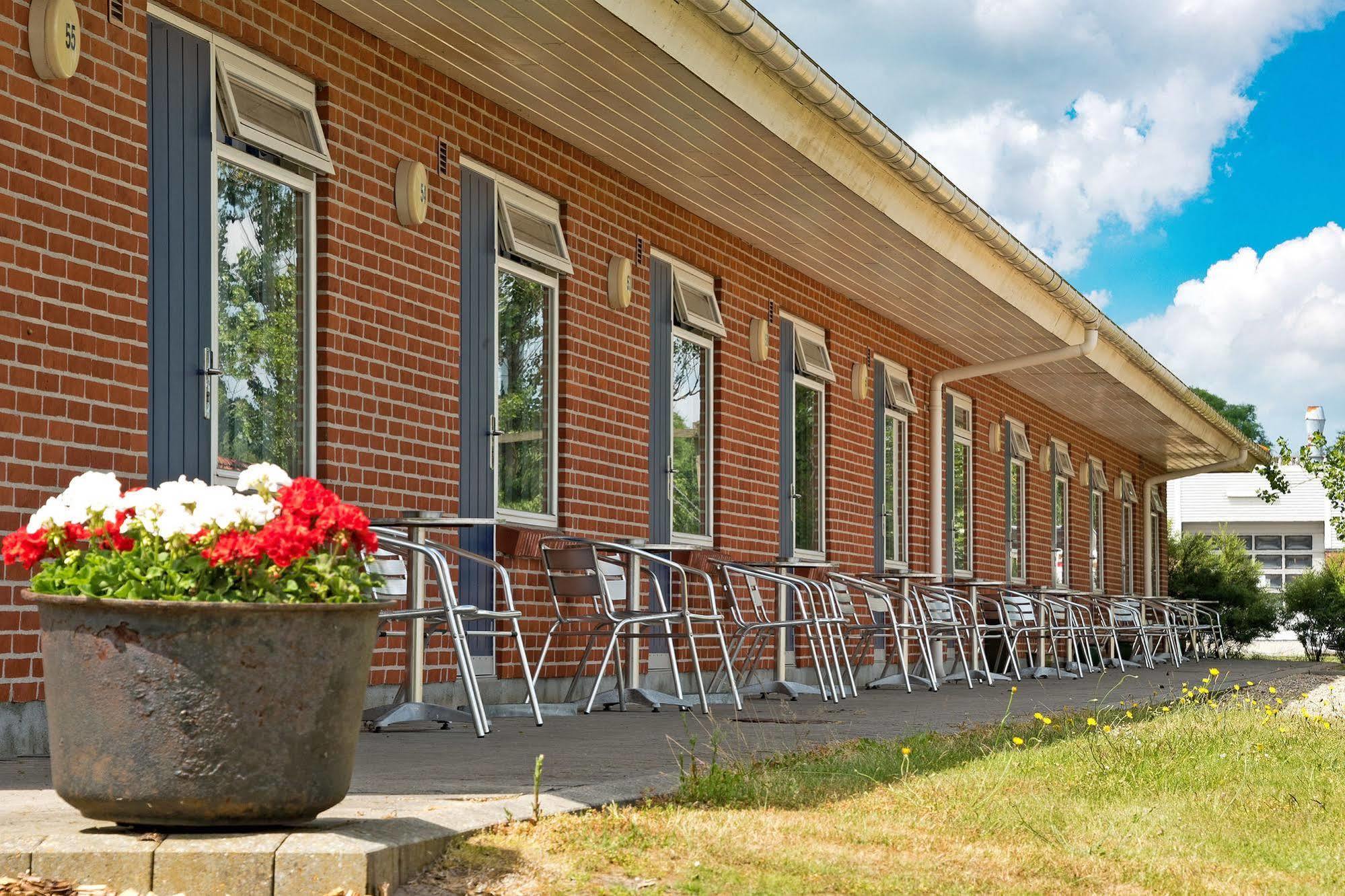 Hotel Varde Bagian luar foto