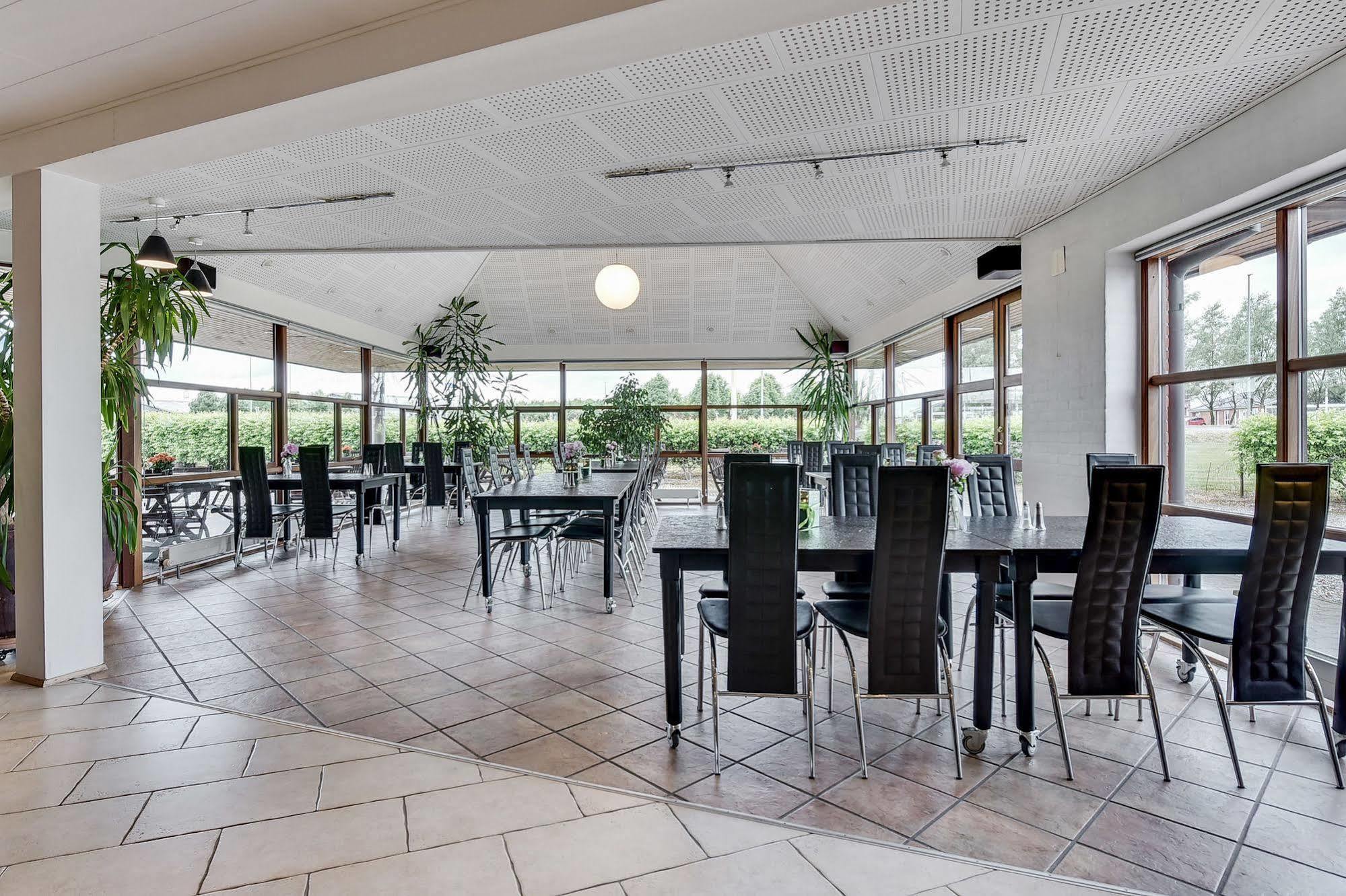 Hotel Varde Bagian luar foto