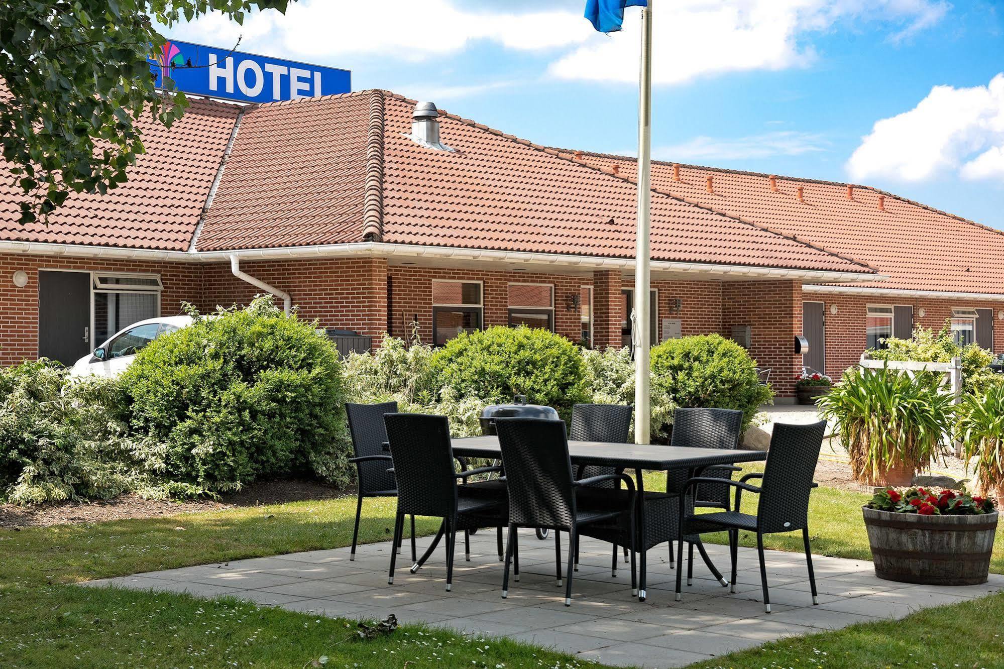 Hotel Varde Bagian luar foto