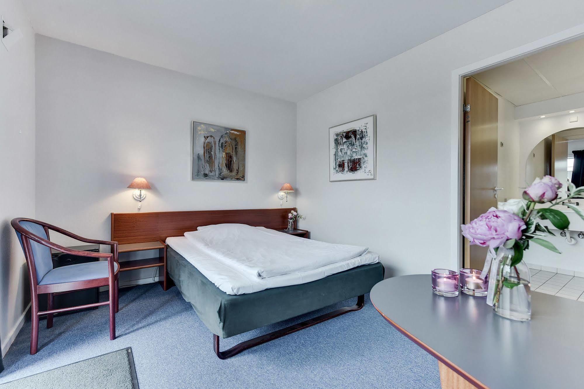 Hotel Varde Bagian luar foto