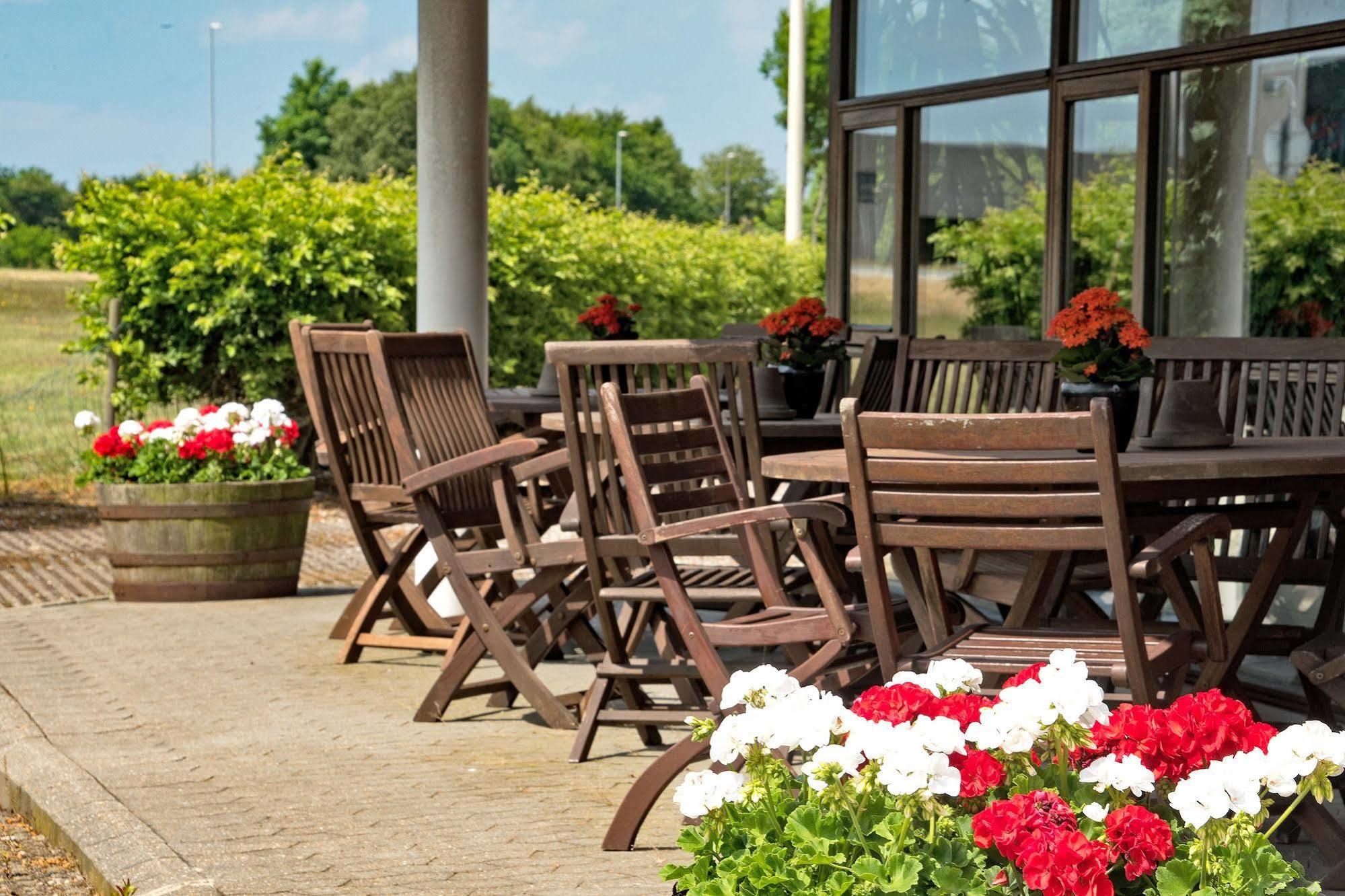 Hotel Varde Bagian luar foto